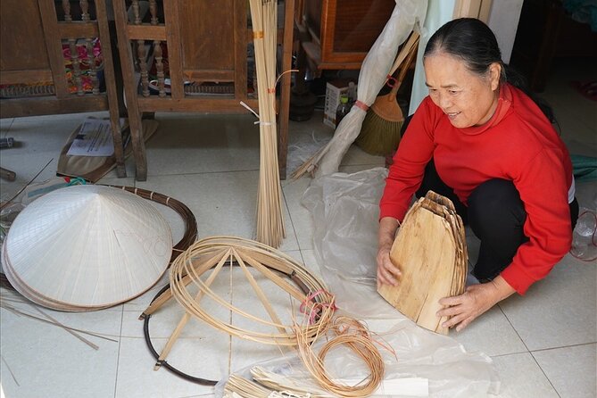 Incense Village, Hat & Lacquer Artisanal Tour Options From Hanoi - Guides can make the difference