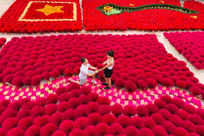 Incense Village Quang Phu Cau, Hat, Lacquer Hanoi Artisan Tour - What the guide adds to the visit