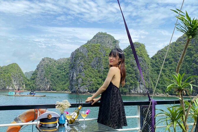 Lan Ha Bay day tour from Cat Ba, Hanoi - Serenity Boutique Cruise - The return route and sunset gathering