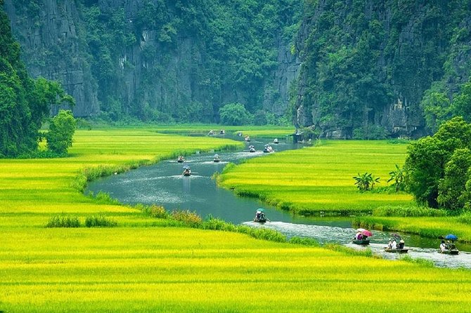 Luxury Hoa Lu - Tam Coc - Mua Cave 1 Day Tour - By Limousine & Small Group - Mua Cave and the climb to Lying Dragon Mountain