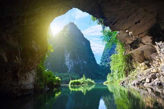 Luxury Hoa Lu - Tam Coc - Mua Cave 1 Day Tour - By Limousine & Small Group - What the $59 price includes