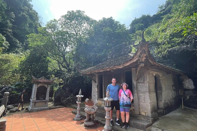 Luxury Ninh Binh Full Day Tour From Hanoi (Trang An - Hoa Lu) - Hoa Lu and the temples of the Dinh and Le dynasties
