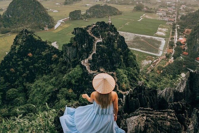 Luxury small Group Hoa Lu - Tam Coc - Mua Cave Max 6 - 8 pax/tour - Mua Cave and the 500-step climb