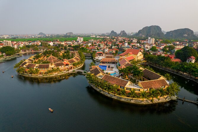 Luxury small Group Hoa Lu - Tam Coc - Mua Cave Max 6 - 8 pax/tour - Tam Coc by two-person sampan