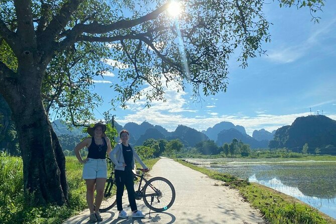 Luxury small Group Hoa Lu - Tam Coc - Mua Cave Max 6 - 8 pax/tour - Guides, group size, and the human side