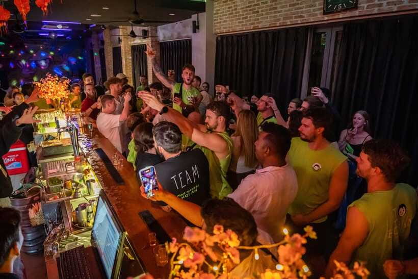 Mad Monkey Hoi An Pub Craw - Organization and what to watch closely