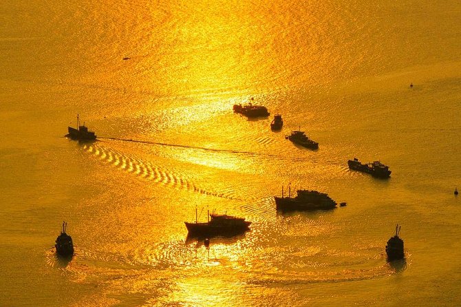 Magical Sunset and Evening with glowing plankton by Cat Ba Local - Who should book this evening
