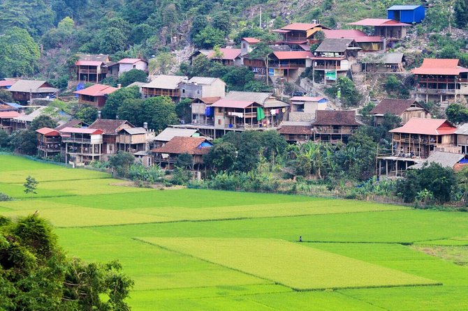 Majesty Of Untouched Northern Vietnam Tour 6 Days - A three-hour boat trip through Ba Be National Park
