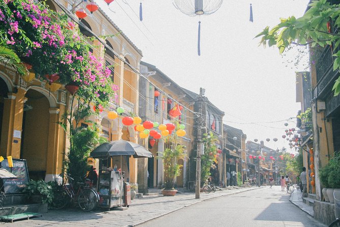 Marble Mountains - Hoi An Ancient Town Sunset Daily Ingroup Tour - Dinner: convenient, local, and not the main reason to book