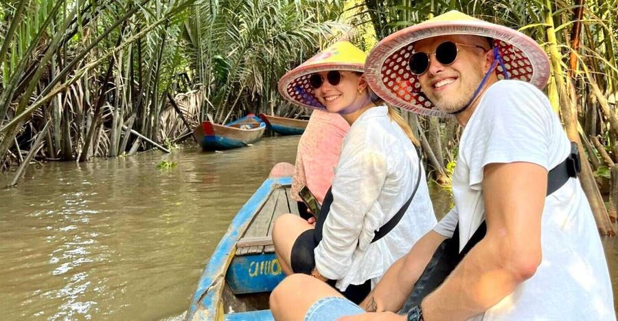 MeKong Delta Tour - A sampan ride through the water-palm creek