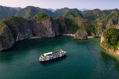 Mon Chéri Cruise 5 star: Unique 2 Days Tuan Chau – Halong bay – Lan Ha Bay