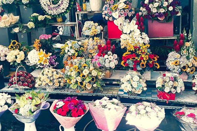Morning Saigon Unseen+Street Food Tour with Ao Dai Riders Option - District 5 and Ba Thien Hau Temple