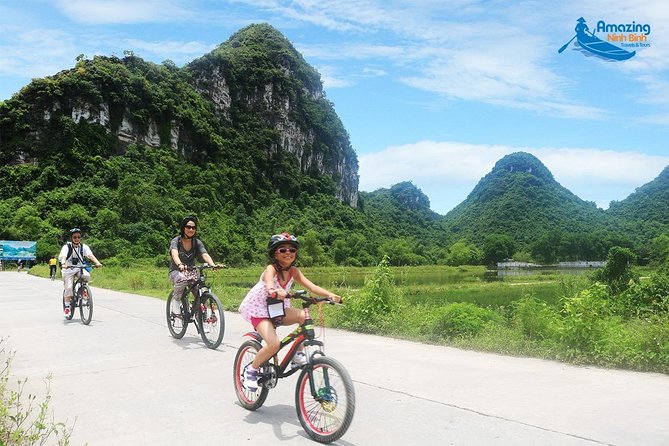 Mua Cave - Tam Coc - Bich Dong Day tour with transfer, local family & bike - Cycling through the Ninh Binh countryside