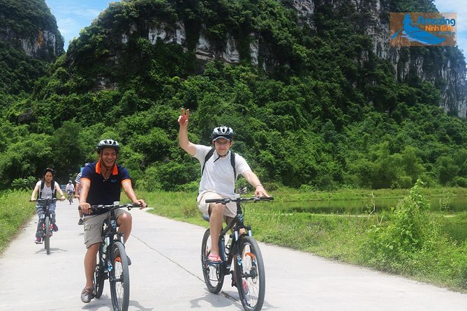 Mua Cave - Tam Coc - Bich Dong Day tour with transfer, local family & bike - Mua Cave and the climb above Ninh Binh