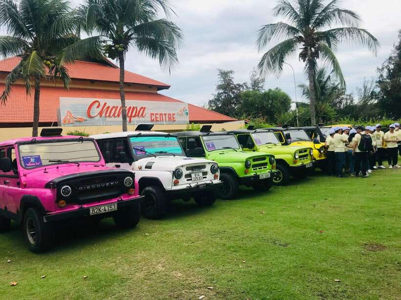 Mui Ne Group tour: Sunrise or Sunset Sand Dunes By Jeep - What the driver does, and what the driver does not do