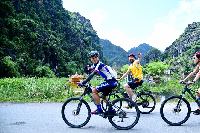 Ninh Binh 2 days 1 night Tour from Hanoi (Small Group of 9) - Hoa Lu and a traditional local market
