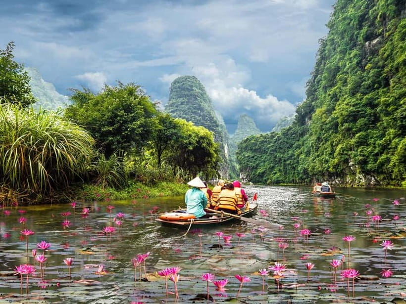 Ninh Binh Cycling Tour: Tam Coc Boat, Mua Cave & Rural Life - Tam Coc by bicycle and sampan