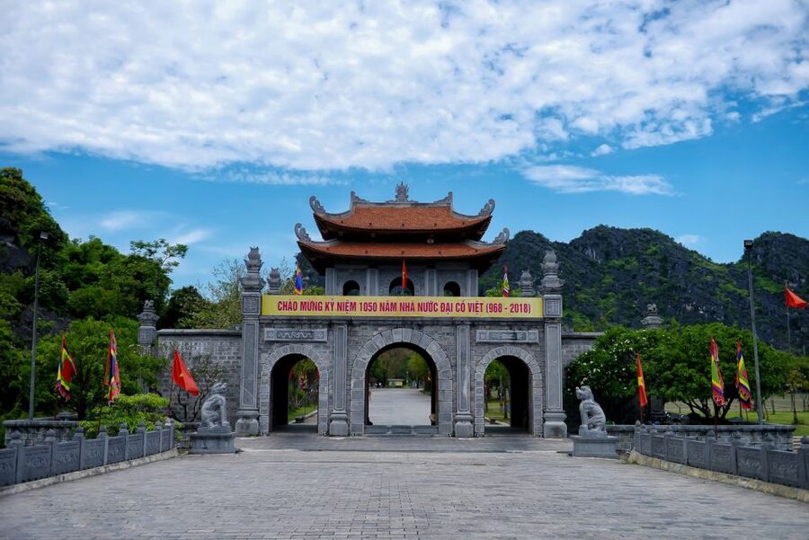 Ninh Binh Daily: Hoa Lu, Mua Cave, Tam Coc, Bike & Swimming - Transport from Hanoi and the long day