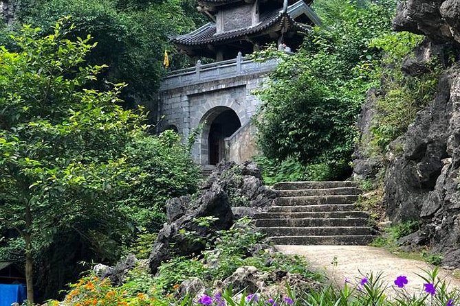 Ninh Binh Daily Tour: Hoa Lu- Am Tien Cave - Tam Coc- Bike - Bich Dong pagoda - Lunch, comfort, and what the $77 price covers