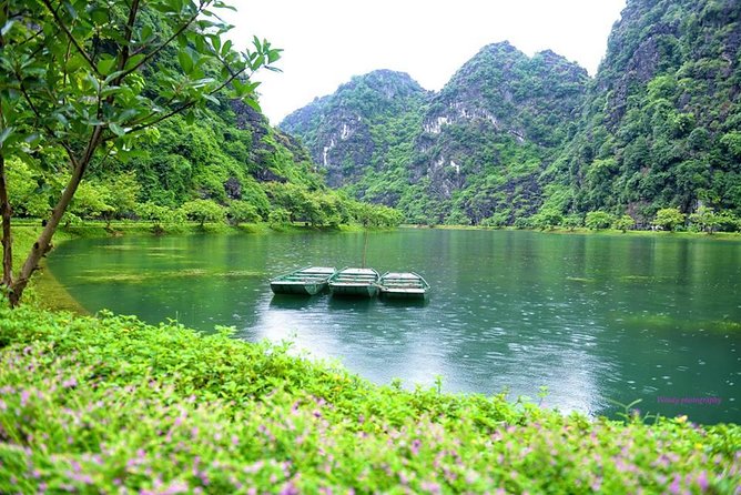Ninh Binh Daily Tour: Hoa Lu - Am Tien Cave- Trang An boat ride - Hoa Lu temples and the story behind the ruins