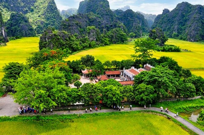 Ninh Binh Day Tour To Visit Hoa Lu -Tam Coc/ Trang An - Mua Cave - Tam Coc or Trang An by bamboo boat