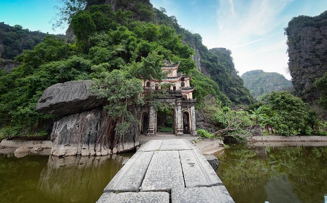 Ninh Binh Day Trip: Hoa Lu-Trang An/Tam Coc-Mua Cave-Cycling-Boat - Key points at a glance