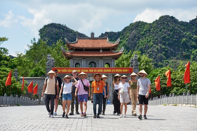 Ninh Binh Day Trip: Hoa Lu-Trang An/Tam Coc-Mua Cave-Cycling-Boat - Early pickup from Hanoi Old Quarter