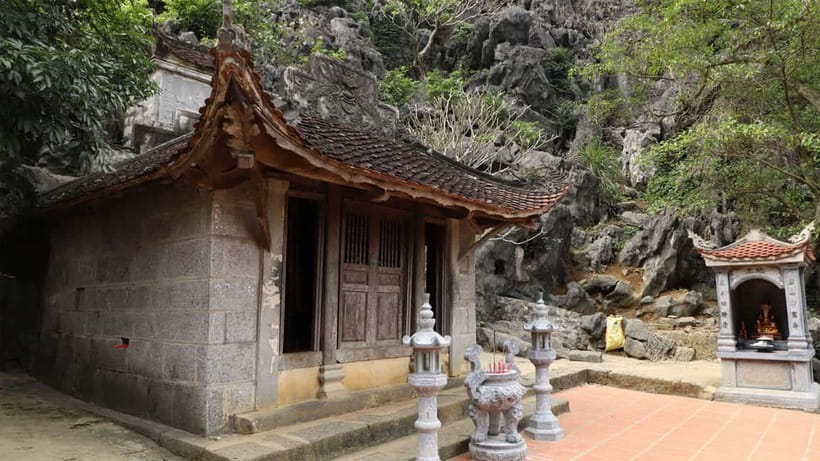 Ninh Binh E-bike Tour: Tam Coc Rural Life, Bich Dong & Dundj - Bich Dong Pagoda built into the mountains