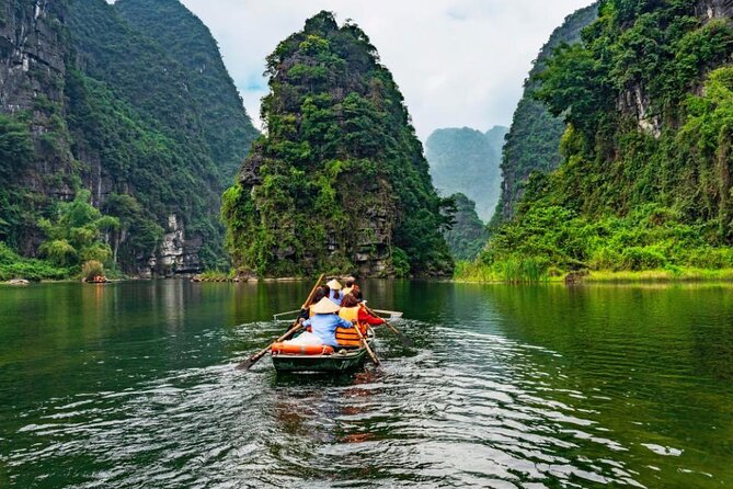 Ninh Binh full day-Hoa Lu temple & biking, Tam Coc boat trip, Dragon mountain - Vietnamese Buffet Lunch at the Homestay