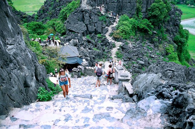 Ninh Binh Full-Day Tour from Hanoi to Hoa Lu, Tam Coc & Mua Cave Via Boat & Bike - Mua Cave and the climb to Lying Dragon Mountain
