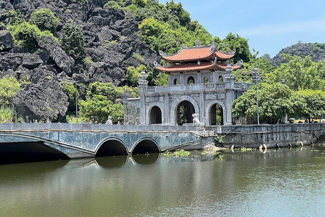 Ninh Binh Full Day Trip From Hanoi To Hoa Lu, Trang An, Mua Cave - The guide can shape the whole day