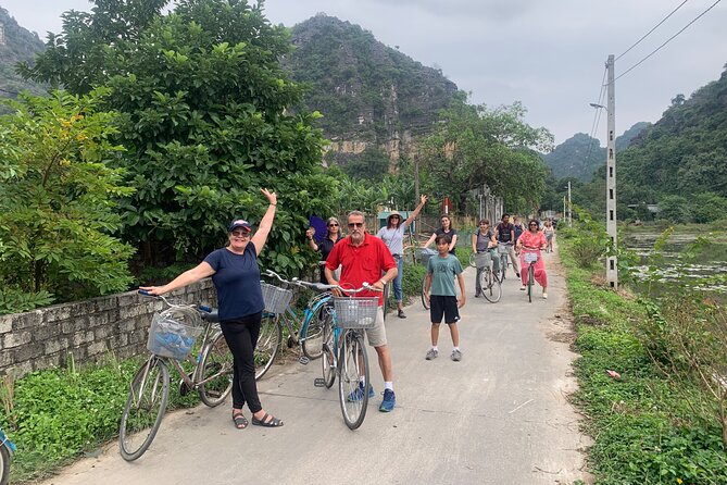 Ninh Binh Full Day Trip From Hanoi To Hoa Lu, Trang An, Mua Cave - What to bring for heat, rain, and stairs
