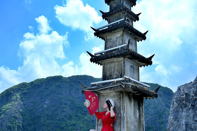Ninh Binh Group Tour of 11 from Hanoi via Mua Cave Tam Coc Hoa Lu - Cycling through rice fields and limestone peaks