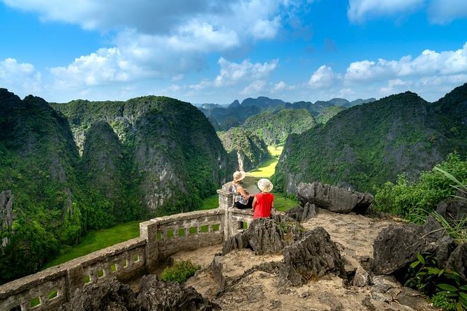 Ninh Binh Highlights Hoa Lu/Bai Dinh-Trang An/ Tam Coc- Mua Cave - The Early Pickup and Three-Hour Ride South
