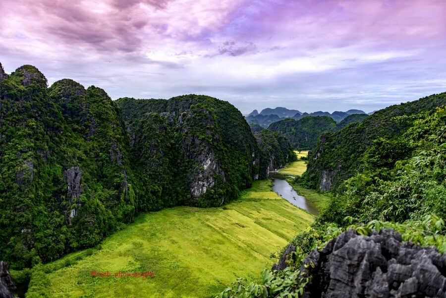 Ninh Binh: Hoa Lu, Mua Cave, and Trang An Tour and Boat Ride - The 500 steps to Mua Mountain