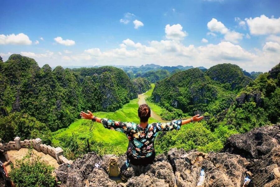 Ninh Binh: Hoa Lu, Trang An and Mua Caves Hiking Day Trip - Trang An by bamboo boat, the day’s centerpiece