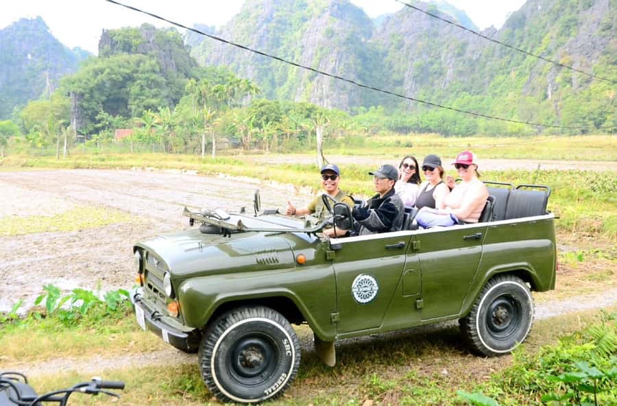 Ninh Binh Jeep Tour: Trang An Boat Ride, Bich Dong, Mua Cave - Mua Cave and the 500 steps to the summit