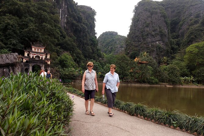 Ninh Binh Luxury Day Tour by Limousine- Small Group- All included - Lunch, water, and what the price really covers
