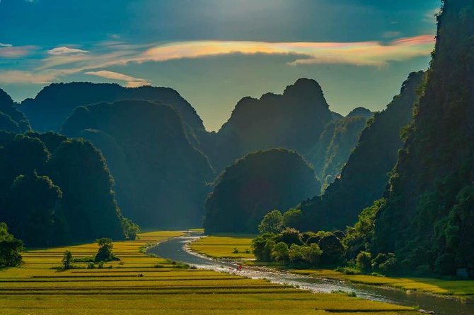NINH BINH MEMORABLE DAY: Hoa Lu, Mua Cave, boat trip Tam Coc, Trang An optional - Hoa Lu, Vietnam’s early capital