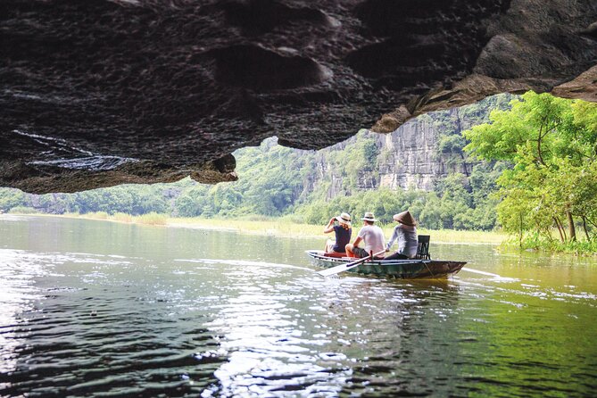 Ninh Binh Small Group Day Tour from Hanoi by Luxury DCAR - Lunch and the midday break
