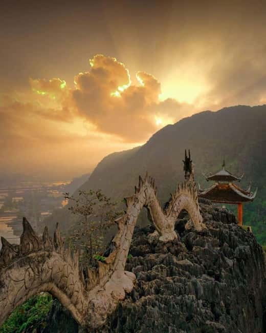 Ninh Binh Sunset Motorbike: Mua Cave, Coi Khe & Hoa Lu Town - Mua Cave and the 500-step climb