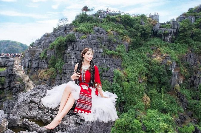 Ninh Binh Tour from Hanoi for 6-9 Pax/tour by DCar Limousine - Trang An’s caves and limestone waterways