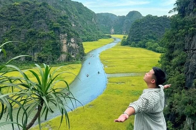 Ninh Binh Tour from Hanoi for 6-9 Pax/tour by DCar Limousine - Who will get the most from this Ninh Binh tour