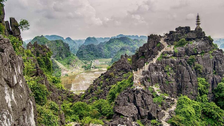 Ninh Binh: Trang An Boat Ride, Hoa Lu & Mua Cave Sunset - The real price: $18 plus 570,000 VND