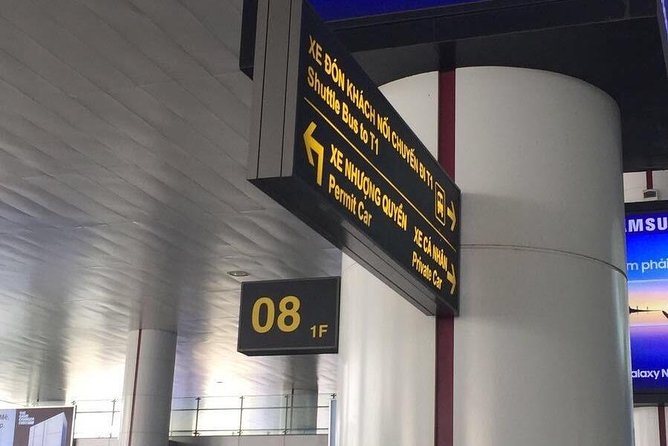 Nội Bài International Airport Private Transfer to city centre - The airport greeting and communication system