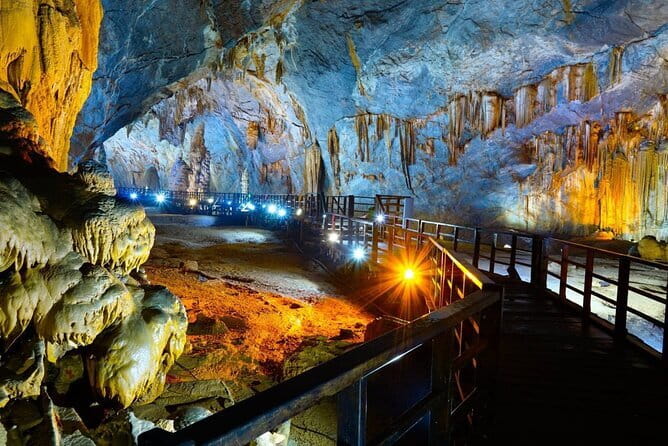 Paradise Cave & Dark Cave 1 Day - Deluxe Small Group - Lunch, transport, and what the $80 covers