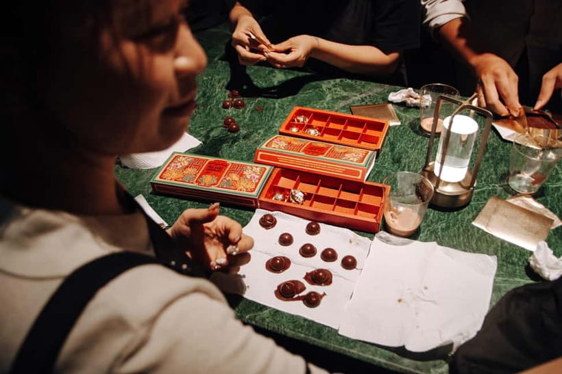 Phu Quoc: Bittersweet Chocolate Factory Tour & Workshop - Molding a 10-piece chocolate box