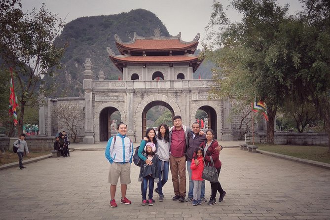 Premium Hoa lu - Trang An - Mua Cave with Buffet Lunch from Hanoi - Trang An by boat, the day’s main experience