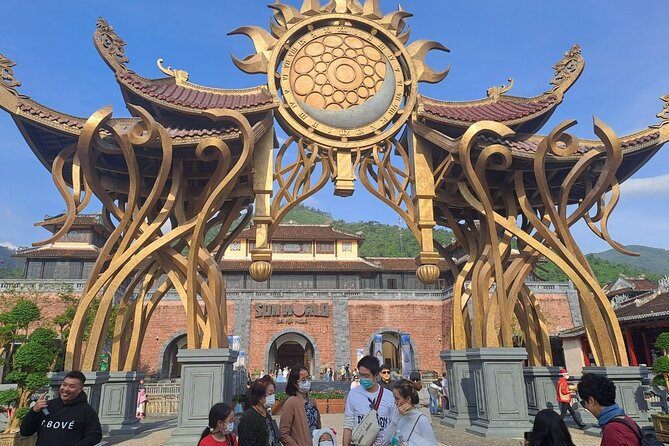 Private car and cable car ticket to the Ba Na hills and Golden Bridge - The Golden Bridge and its giant hands