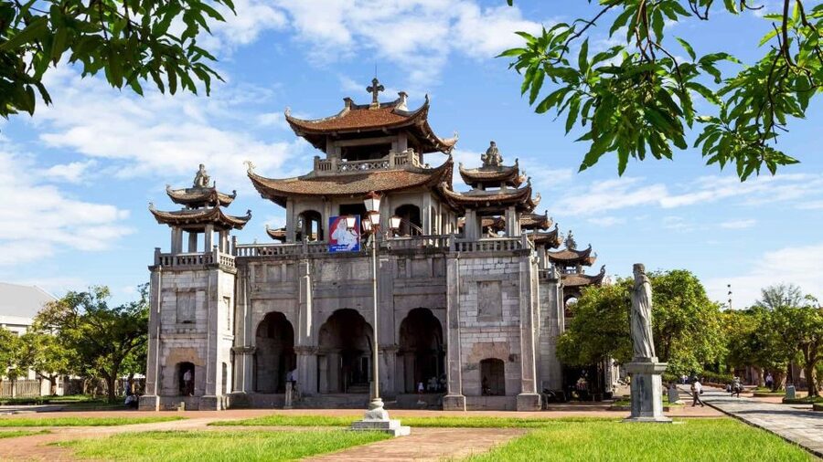 Private Car/Bus Renting Hanoi - Ninh Binh - Halong - Sapa... - A boat through Van Long Natural Reserve
